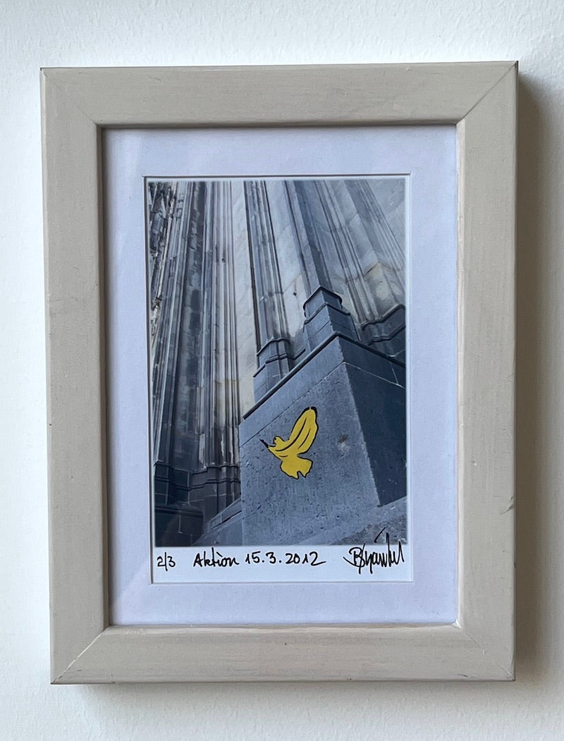 "Friedensbanane am Kölner Dom" - Thomas Baumgärtel